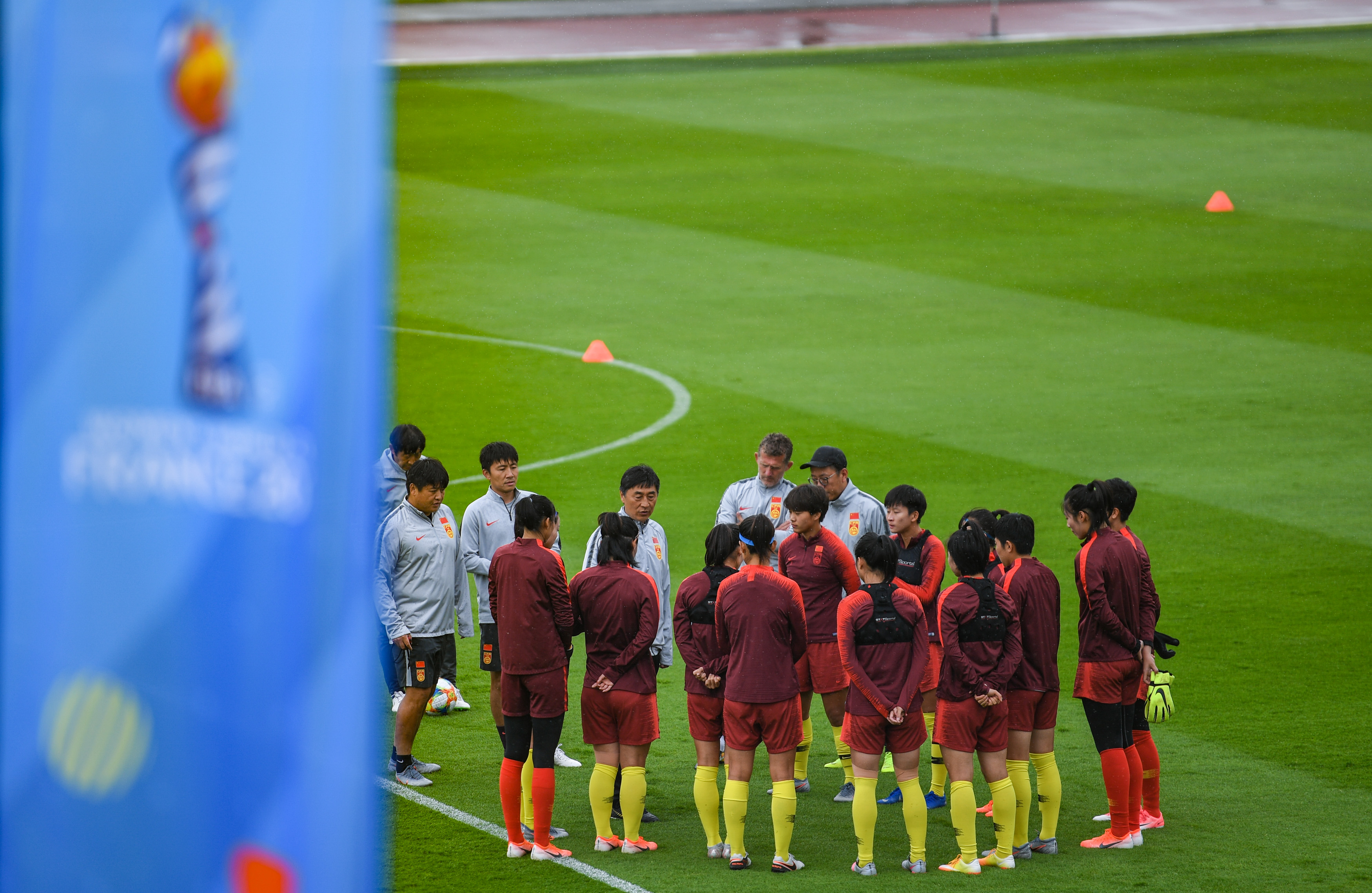 中国女子足球队士气高昂备战世界杯