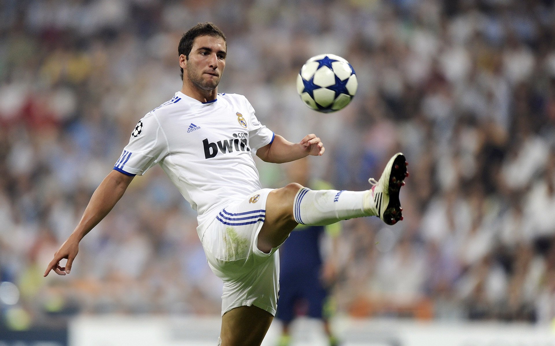 富安健洋生涯之夜，当法国防线遇上巴萨之魂，亚洲铁卫如何定义唯一