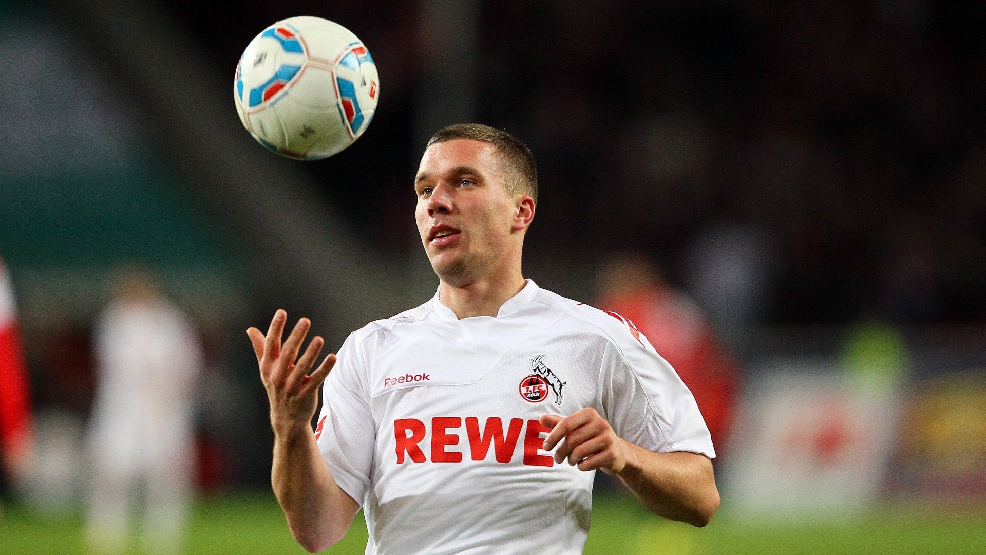 奇迹之夜，当日本足球绝杀德意志，马龙在乒乓世界刷新永恒